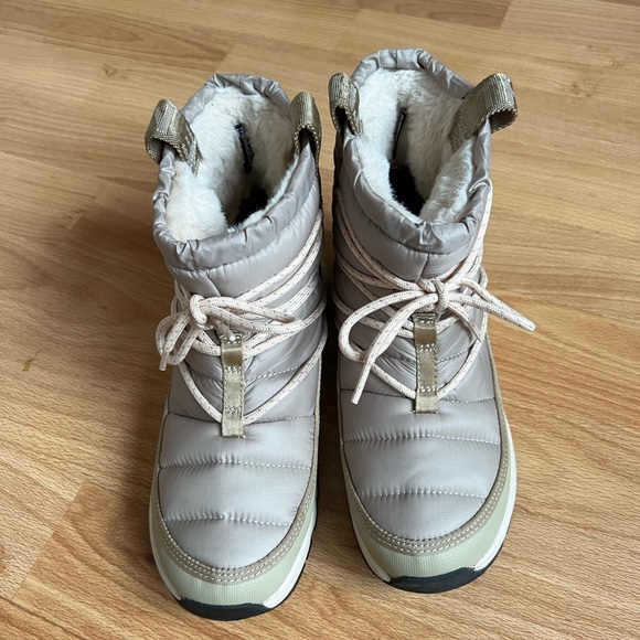 The North Face Thermoball Lace Up Boots - Picture 5 of 10